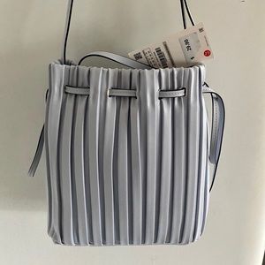 Bucket bag